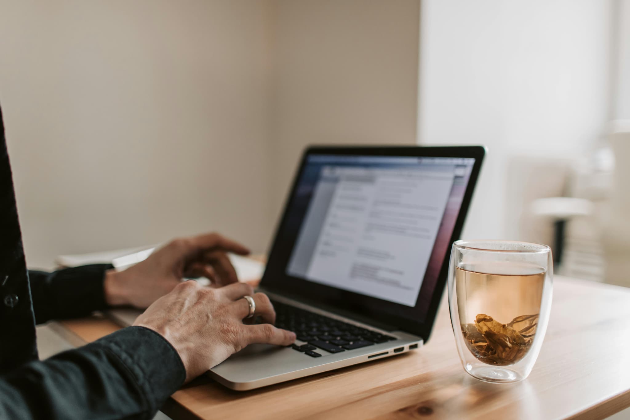 Coworking Spaces vs Working From Home: The Real Trade-Offs