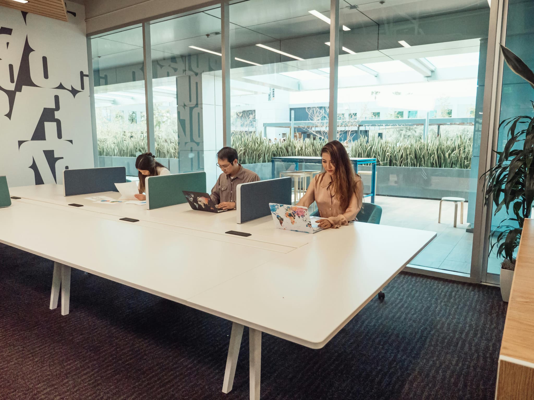 Hot Desk vs Dedicated Desk: Is the Price Gap Worth It?