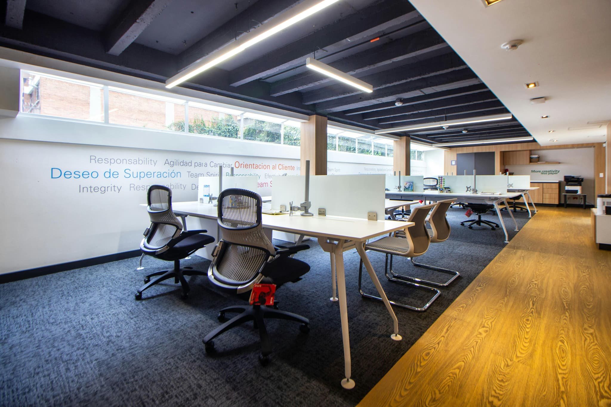 Virtual Office vs Physical Office: Costs, Pros & Cons